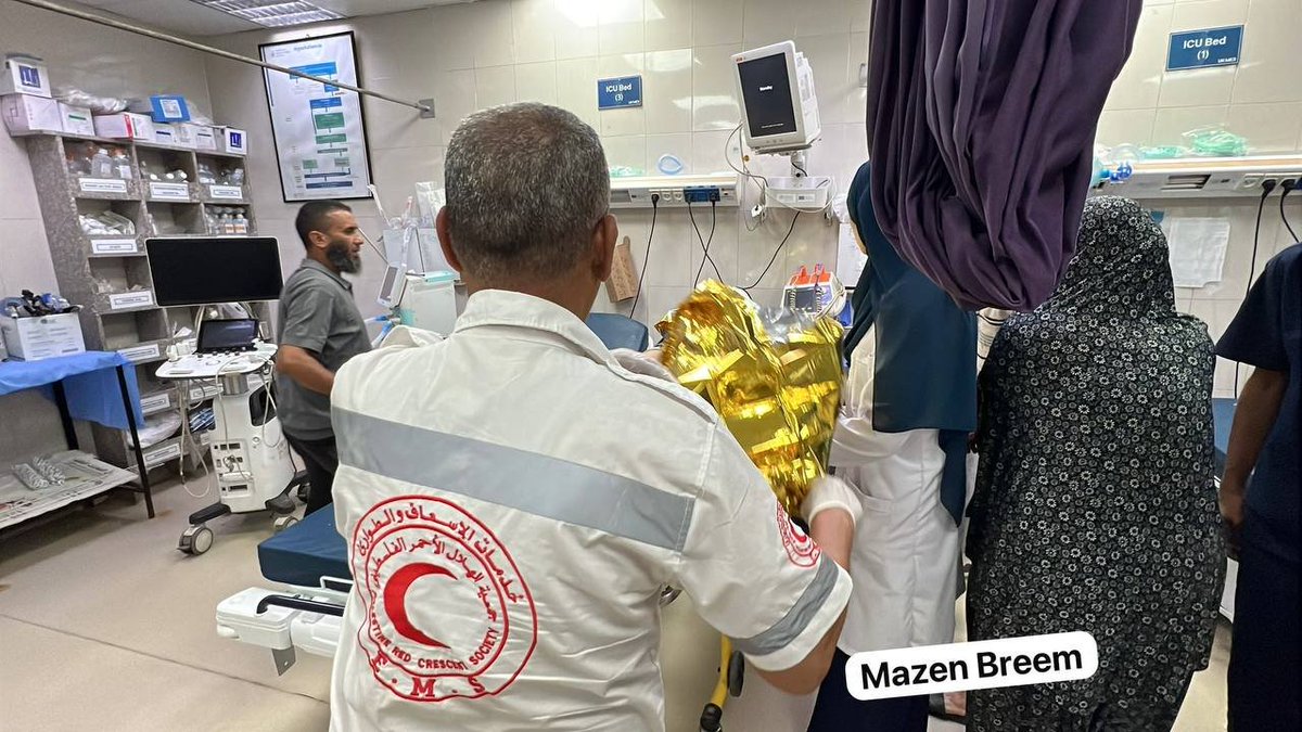 QudsNen's tweet photo. At least two Palestinians were critically injured this afternoon in an Israeli drone strike on the town of al-Qarara, north of Khan Younis in southern Gaza. https://t.co/CvC06X3tYB