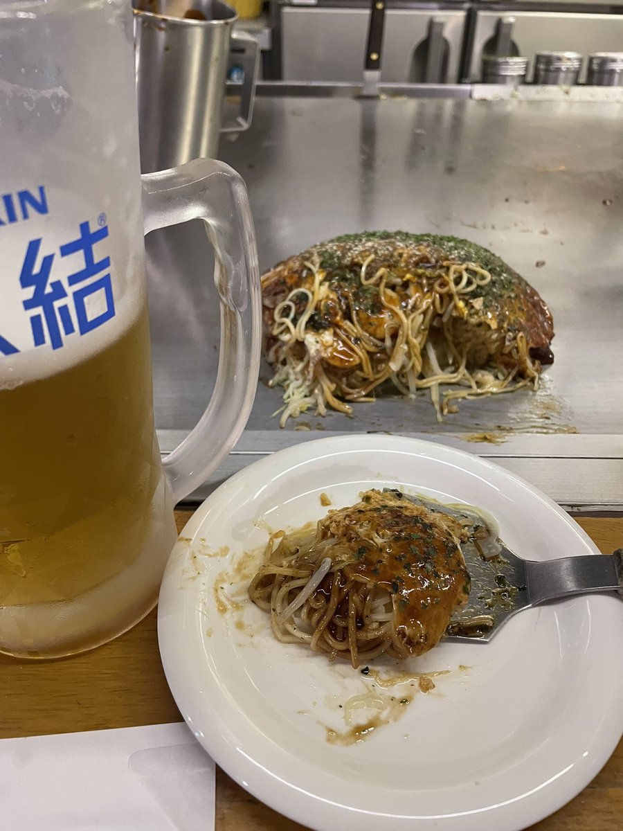 sakaetyou's tweet photo. #やの部屋
#キリン一番搾り
#陸ハイボール
#長渕剛ライブ
#広島お好み焼き 
#ガンス

昨日は広島で長渕剛さんのライブから広島お好み焼きで一番搾り生大を名物ガンスで2杯それから鉄板からヘラで食べる初体験。熱熱で美味しいけどヘラが時々口に刺さりました笑美味しかったです https://t.co/lugQlPNyoc