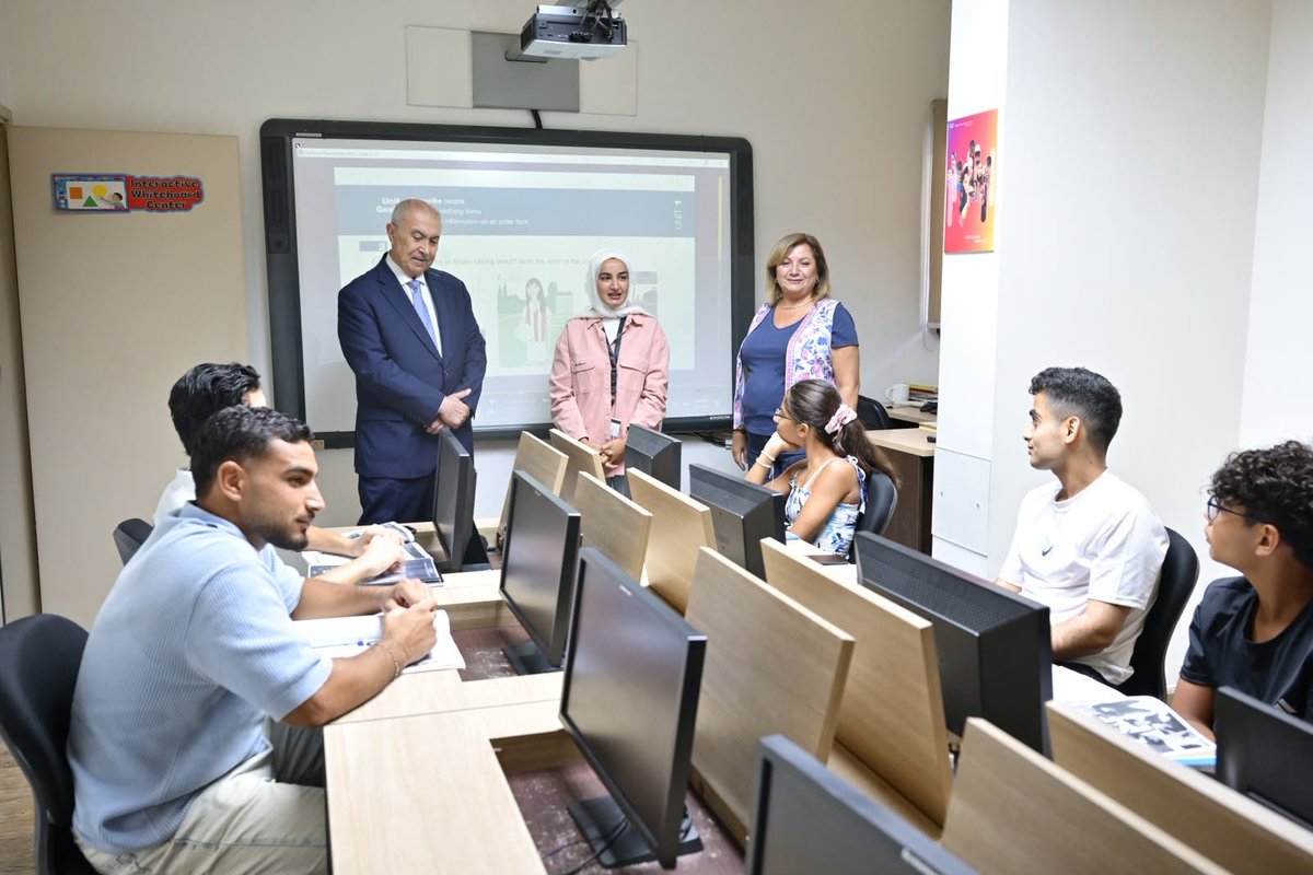 fmakhzoumi's tweet photo. قمتُ اليوم بجولة تفقدية في أقسام مؤسسة مخزومي للاطلاع على سير العمل ومتابعة أداء المؤسسة وتعزيز التواصل مع فريق العمل، في أجواء ودّية تعكس روح الالتزام والتعاون والعائلة الواحدة.
كما كانت لي جولة في شارع بربور، حيث التقيت بأبناء بيروت وبالمواطنين من مختلف المناطق، واستمعت إلى آرائهم وتطلعاتهم، لأن التواصل المباشر مع الناس يبقى الأساس لفهم حاجات مجتمعنا ومواصلة العمل لخدمتهم بكل حرص ومسؤولية.
@makhzoumi