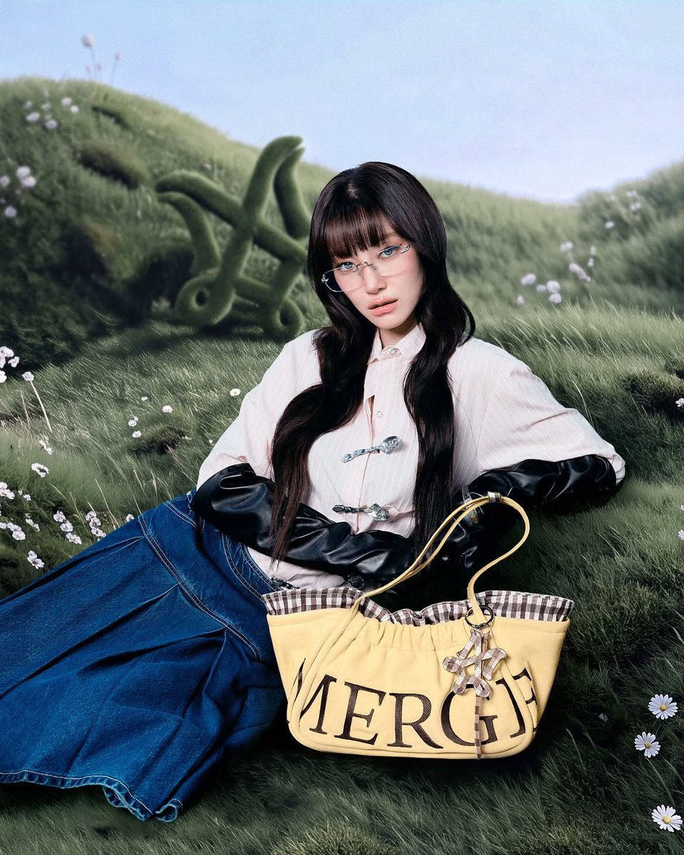 JingJingYuHome's tweet photo. 🎀 [27072026] 🎀

IG post : merge.official_

🔗 : https://t.co/lfGYk80FkB

#MERGEofficial #MERGE6thAnniversary
#MERGEADAYBAG #ADayBagMiniShort #ADayBagLargeShort
#jingjingyu #จิงจิงยู https://t.co/2qwyxWmShD