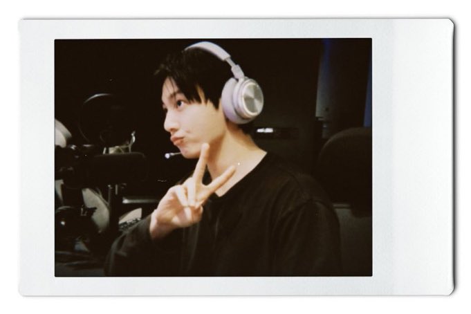 MINNYPZ's tweet photo. อยากเปนคนเท่ อยากเปนคนหล่อ

also ปกไลฟ์จองกุก : ….. https://t.co/cfOdej81hr