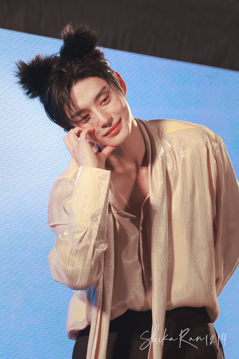 ShikaRan1214's tweet photo. 260726 Tokyo fanmeeting
사랑 가득 담았다🐈‍⬛

#김지웅 #KIMJIWOONG #金地雄 #キムジウン 
#ZB1 #ZEROBASEONE #제베원 #제로베이스원 https://t.co/9bWhaWFJK9