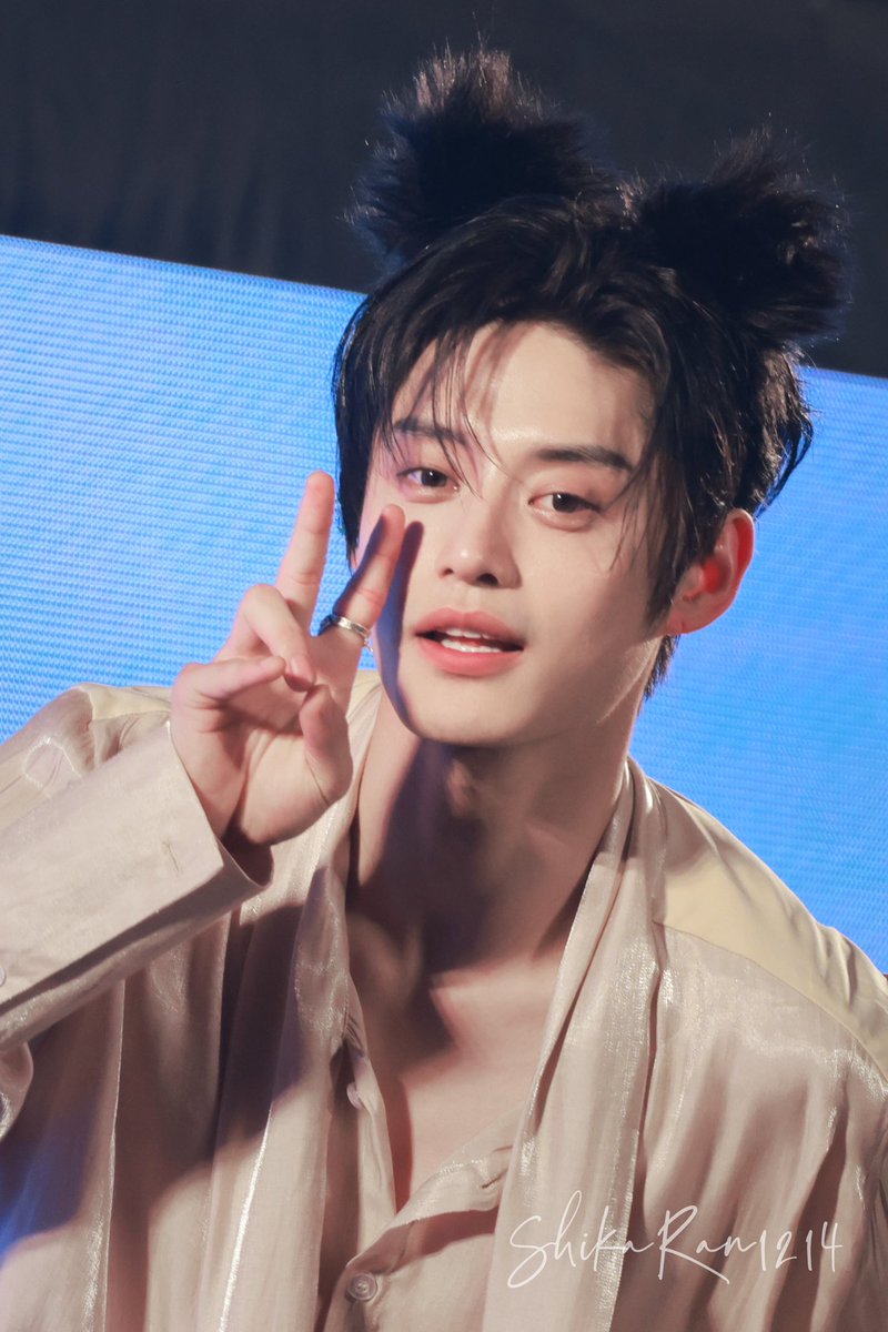 ShikaRan1214's tweet photo. 260726 Tokyo fanmeeting
사랑 가득 담았다🐈‍⬛

#김지웅 #KIMJIWOONG #金地雄 #キムジウン 
#ZB1 #ZEROBASEONE #제베원 #제로베이스원 https://t.co/9bWhaWFJK9