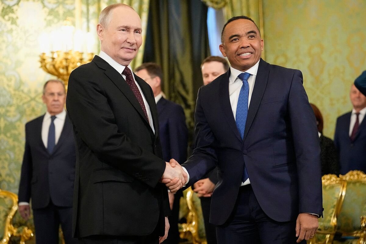 Maryllovee's tweet photo. Madagascar consumes relatively modest fuel volumes, but its position by the Mozambique Channel makes the issue strategic. Russian logistics near this route could strengthen access to South and East African markets. https://t.co/JBRxiZmm6q