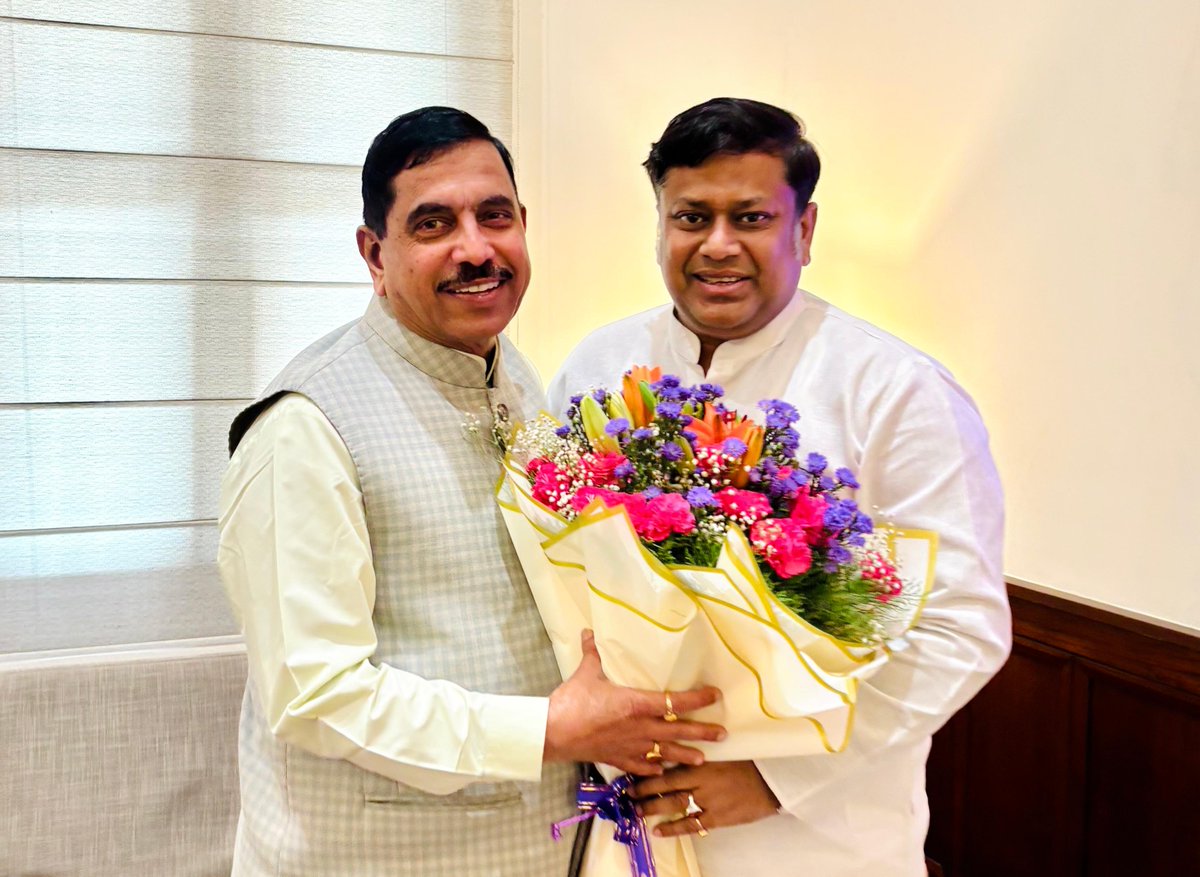 DrSukantaBJP's tweet photo. Met Hon'ble Union Minister Shri @JoshiPralhad Ji and sought his guidance. Extended my warm greetings and best wishes to him on new responsibility. Wishing him great success in serving the nation. https://t.co/Pl3yHrO4jj