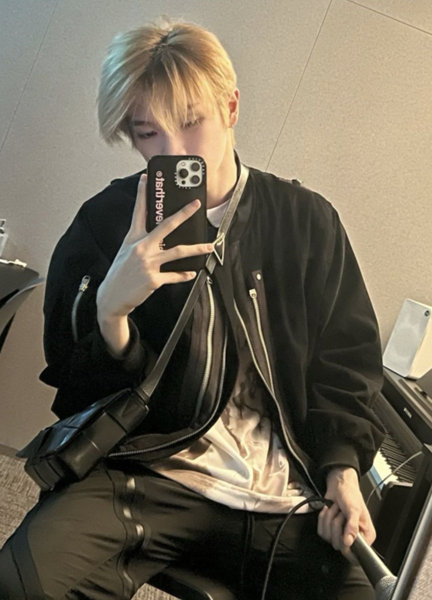 bambikyun913's tweet photo. ソンチャン金髪……？？え、、何の話……？
私が日本に帰ってる間に何があったん？www https://t.co/IO0AB0r5oI