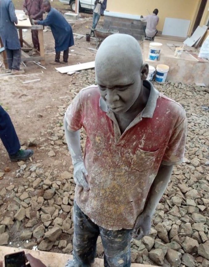 ze_mandevu's tweet photo. "pesa yako yote tumempa Mama wa Chakula, amesema umekula week nzima bila kumlipa" https://t.co/q7b8g0UVgc