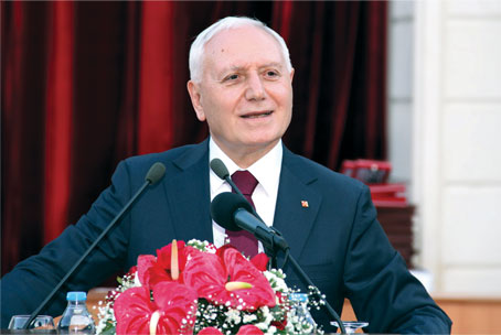 etkilihaberyeni's tweet photo. Eski CHP Milletvekili Mehmet Haberal: (YENİ Parti hk.)

"Bu mücadeleye katılmamak için kendimi zor tutuyorum. Ama ben hekimliği en iyi şekilde yapmak istiyorum.

Özgür Özel'i arayıp 'Milim geri adım atma' dedim."

(Mustafa Balbay) https://t.co/0GmAyxdqtz