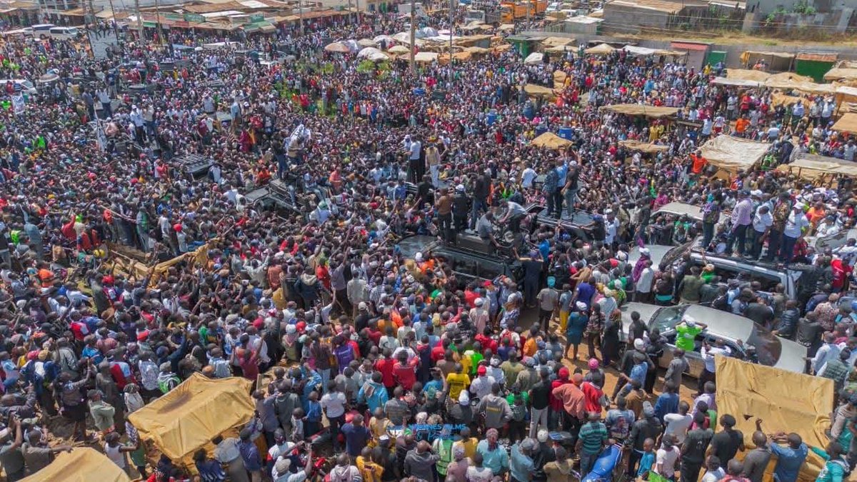 Mo_kingly's tweet photo. #Luhya Nation is celebrating a #NewKingpin Wana sema #KaribuIngo. Malaba town and Bungoma. The road to 2027 is about super alliances. Is this the new #Kikuyu and #MulembeNation Bantu get together? It's been a long time coming #Sifuna is weaving the best networks. #Natembeya ako? https://t.co/eQ3XB1m20C