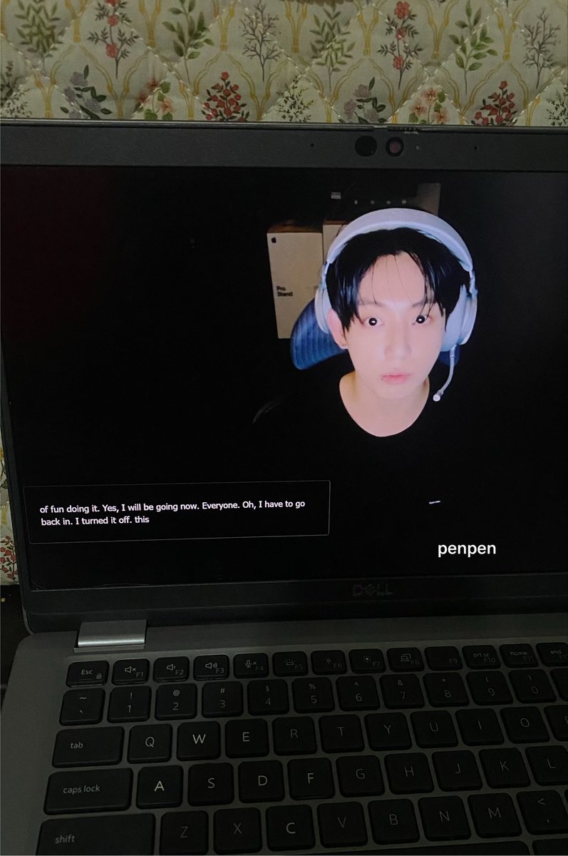 aeyoonie's tweet photo. dont look at me like i just got caught doing something illegal what did i do 😭😭 https://t.co/eWbvSgcpWn
