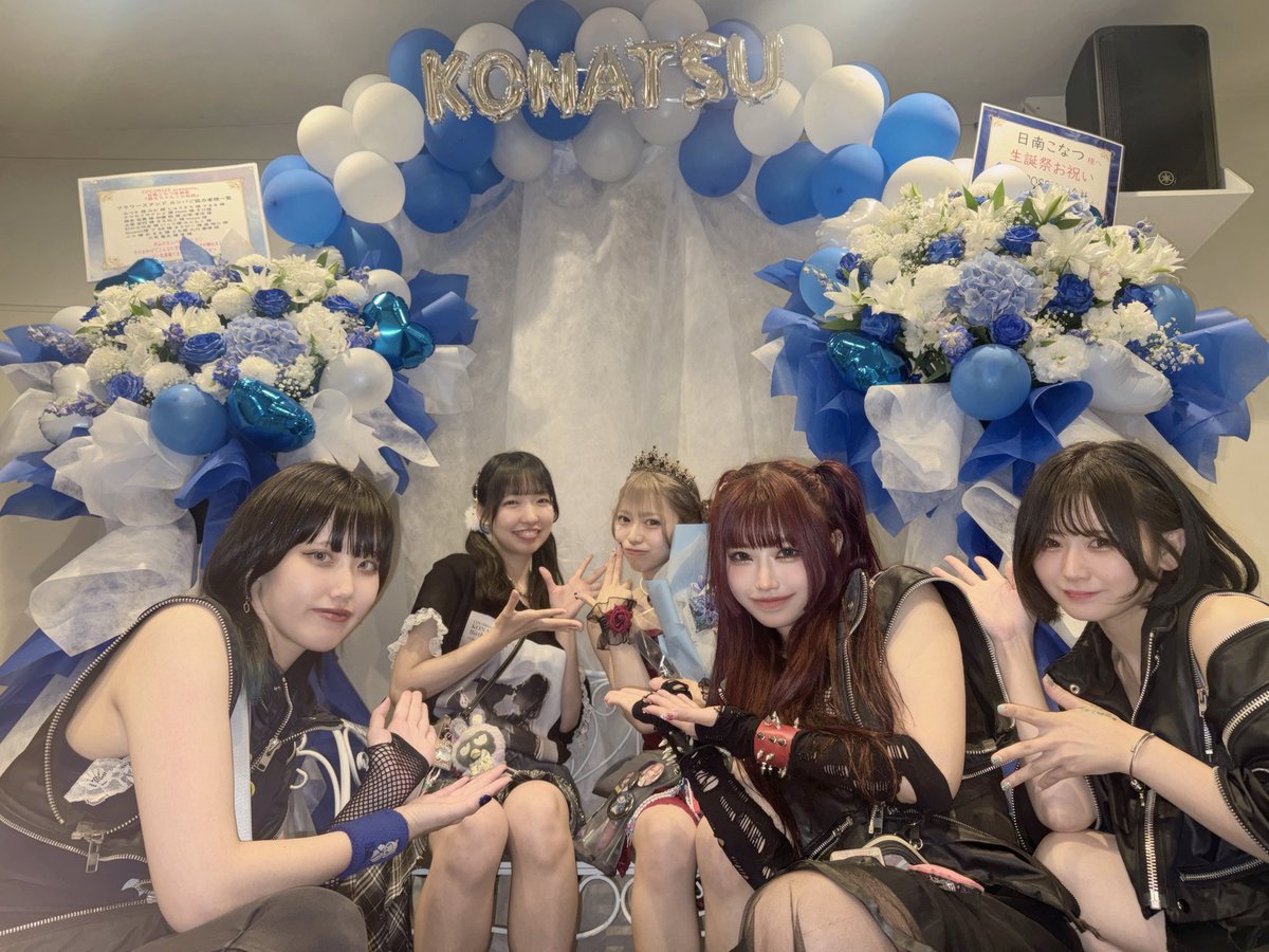 trycross_konatu's tweet photo. 🦋生誕フォト🦋

O-VER-KiLLさんと📷´-
いつも大事な時にそばに居てくれて一緒に戦ってくれる戦友‼️
2日間会えてめちゃめちゃ嬉しかったです♡
世界一幸せな生誕祭になりました‼️
やっぱO-VER-KiLLさんのライブは最高やからCØCØRIZEも頑張らないとっていつも思わせてくれる‼️ https://t.co/4RzCEPKiY7