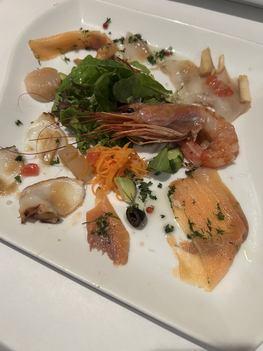 maitarou777's tweet photo. 東別院のフランス🇫🇷料理屋さんで早い夕食🍽️
こんなのばかり食べてるから腹がへこまないです。 https://t.co/Aq9yXF5tLy