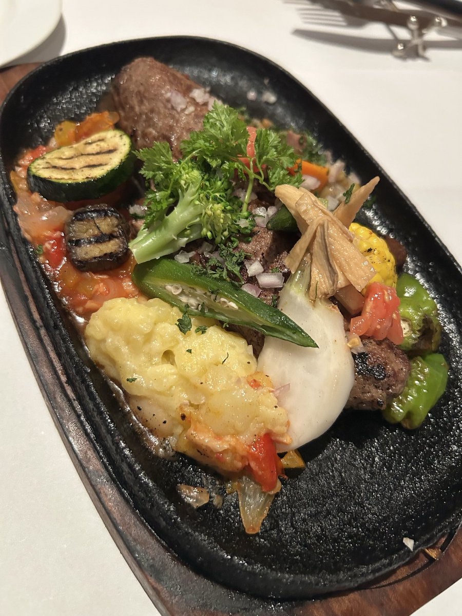 maitarou777's tweet photo. 東別院のフランス🇫🇷料理屋さんで早い夕食🍽️
こんなのばかり食べてるから腹がへこまないです。 https://t.co/Aq9yXF5tLy