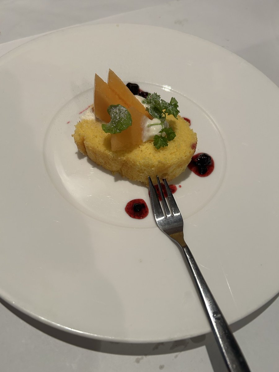 maitarou777's tweet photo. 東別院のフランス🇫🇷料理屋さんで早い夕食🍽️
こんなのばかり食べてるから腹がへこまないです。 https://t.co/Aq9yXF5tLy