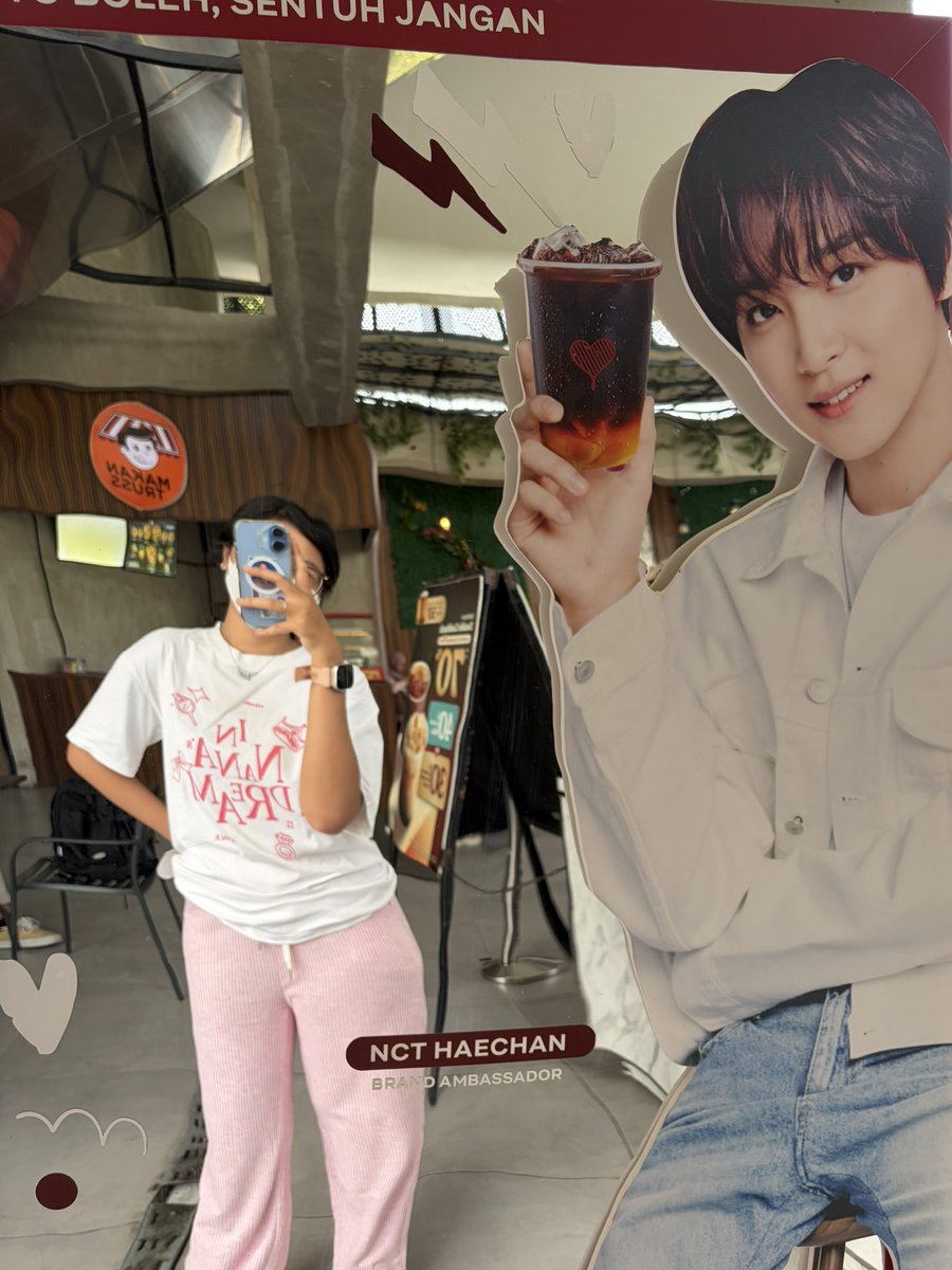 ezaryapping's tweet photo. @matcabewy real buktinya ak  cwena jaemin ttp jajan haechan😻😻😻 bcsss haechan berhak dirayakan oleh smw orng😻🫰 https://t.co/swCzZoR6Wf