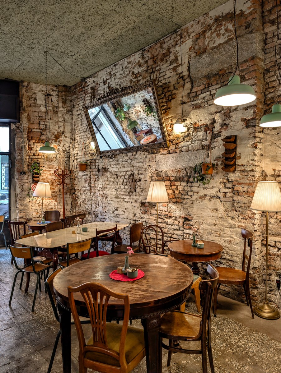 interiorsuckerr's tweet photo. Somewhere in Milan https://t.co/BKGXWyM0t8