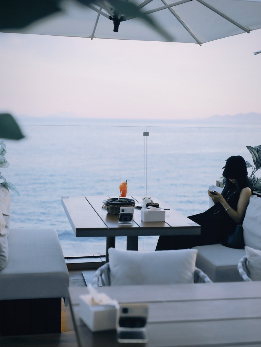 EdithMarjo66811's tweet photo. Just found a hidden coastal café in Lisbon—sipped creamy bica while watching waves crash against red cliffs, pure magic that made this trip unforgettable.， https://t.co/BWdY08mcao