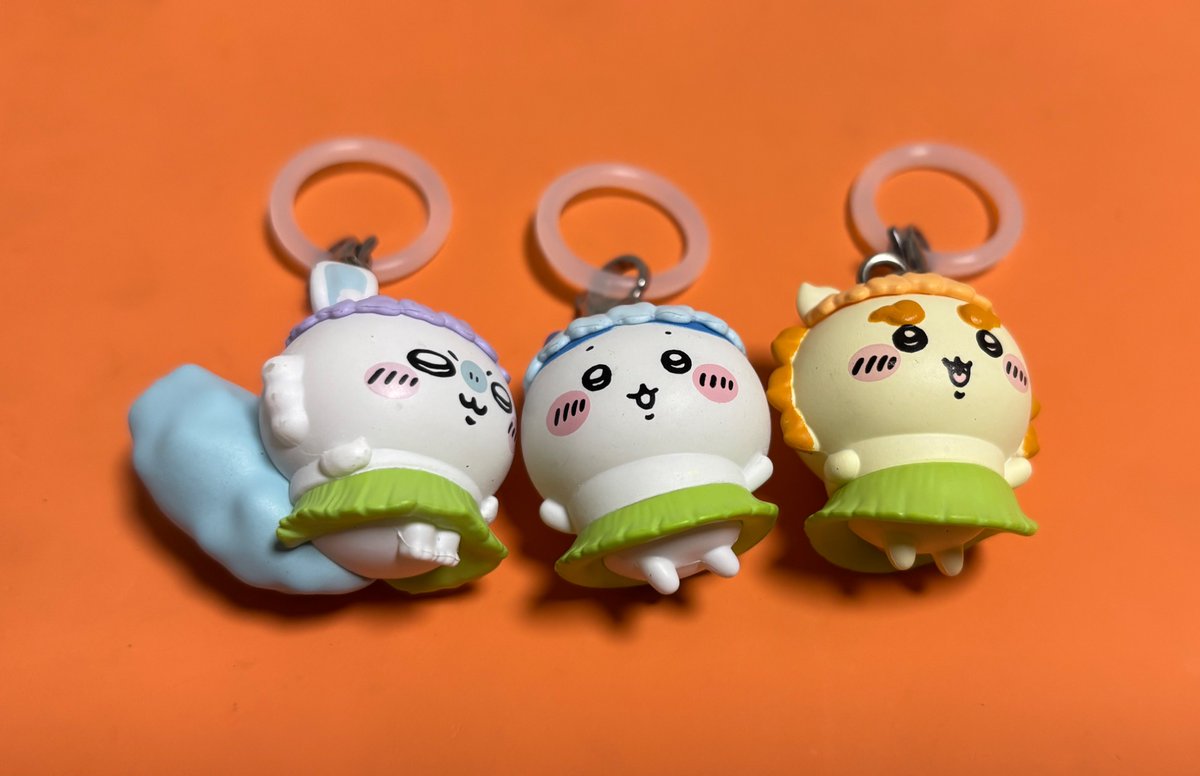 bekasaku's tweet photo. 家族でちいかわ見てきた。
「コワイヨォ」と泣く子数名退出
「子供に見せて良い映画じゃない…」と呟くおねぇさん。
「バレてるじゃん…」と言いながら出てくお兄さん2名。
息子も全てを察した様子で「そういう意味だったんだ…こわ…」という感想。
息子セブンイレブンコラボ全て拒否。
本格的に夏が始まりましたね。