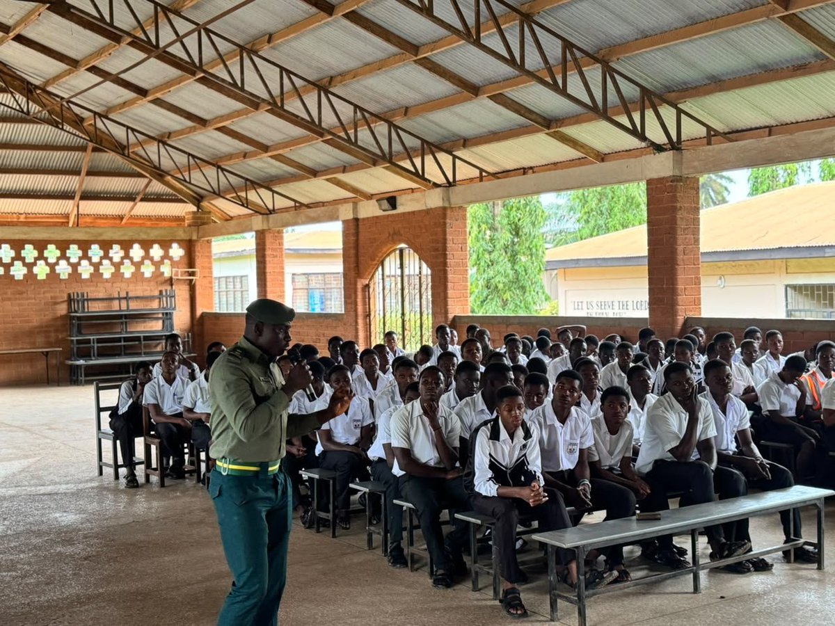 GIS_MIB's tweet photo. The Migration Information Centre ( Sunyani) engaged over 250 students and staff of Don Bosco Technical Institute in Sunyani West on safe and regular migration pathways and the proper process for acquiring a passport.
#SafeMigration #MigrationAwareness #GhanaImmigrationService https://t.co/0YTpYyE3BV