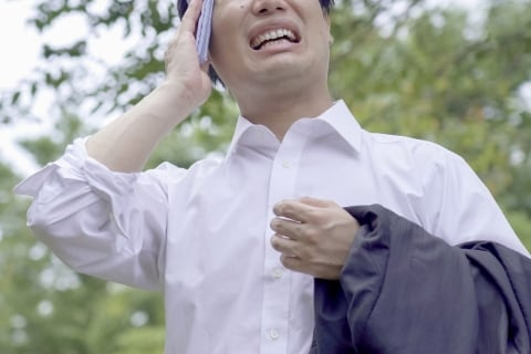 livedoornews's tweet photo. 【弁護士解説】職場の男性“透け乳首”に不快の声、ハラスメントなのか
https://t.co/GHEtCt1hCS

本人に性的なアピールや挑発の意図がなく、一般的な服装をしているだけであれば、それだけで法的な問題になる可能性は高くない。しかし指摘を受けても改善しない場合、問題となる余地はあるという。 https://t.co/tXjlYc058l