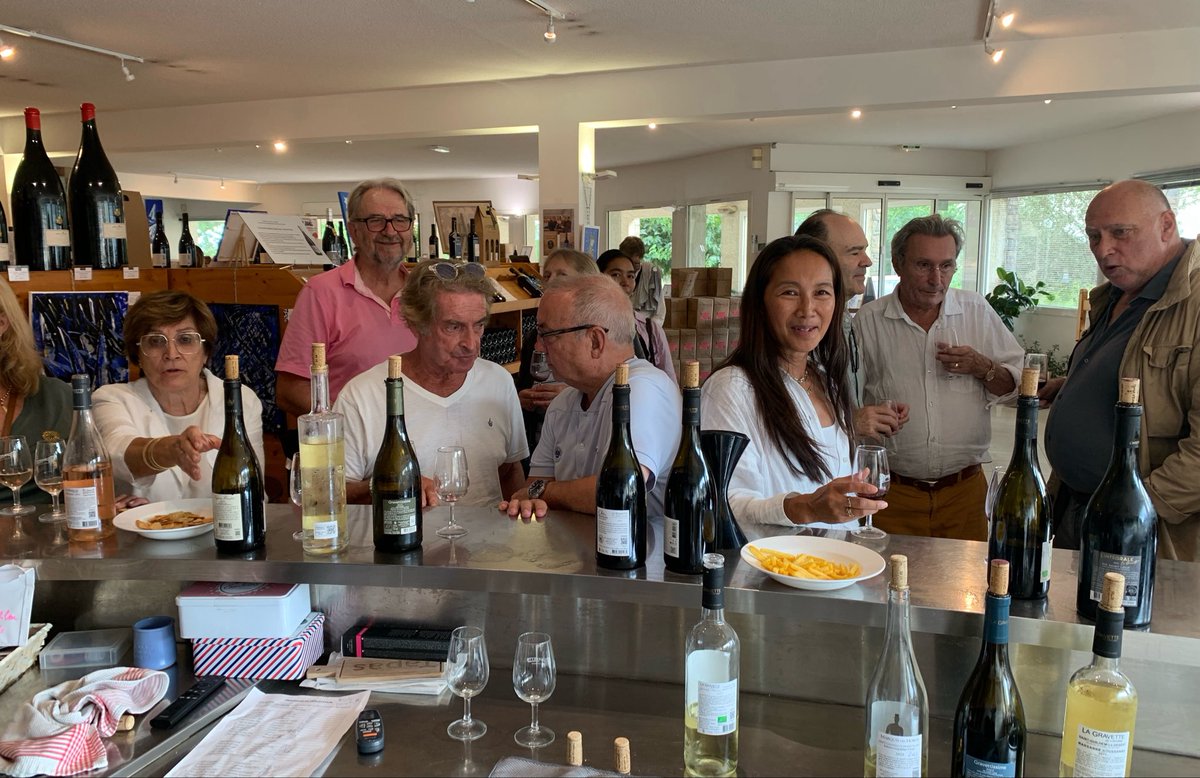 JMCambaceres's tweet photo. Rencontres d’été. Phase 2, visite du chai de Coopérative #LaGravette et dégustation. Explications par un professionnel, surtout 7 vins primés en 2026 et vins pris par @Elysee (@picsaintloup: #VignesHautes, #Gravétissime, #Intégrale). Achats. Départ délégation pour #masMathieu. https://t.co/xaVfPtBsYE