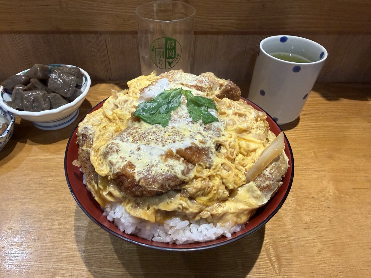 mhWHPIbwDff9AX4's tweet photo. 実は先週は満席で入れなかったいつものお店
連続月曜日入店記録が途絶えました https://t.co/7yKKIWSyc6