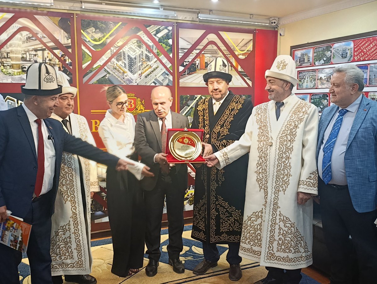 gapgazeteci's tweet photo. Romanya-Turkiye ticaret ve sanayi odasinin Kirgizistan gezi ve temaslari sirasinda goruldu ki. #Turkiyeturkiyedenibaretdegildir https://t.co/NVvcWaEq1f