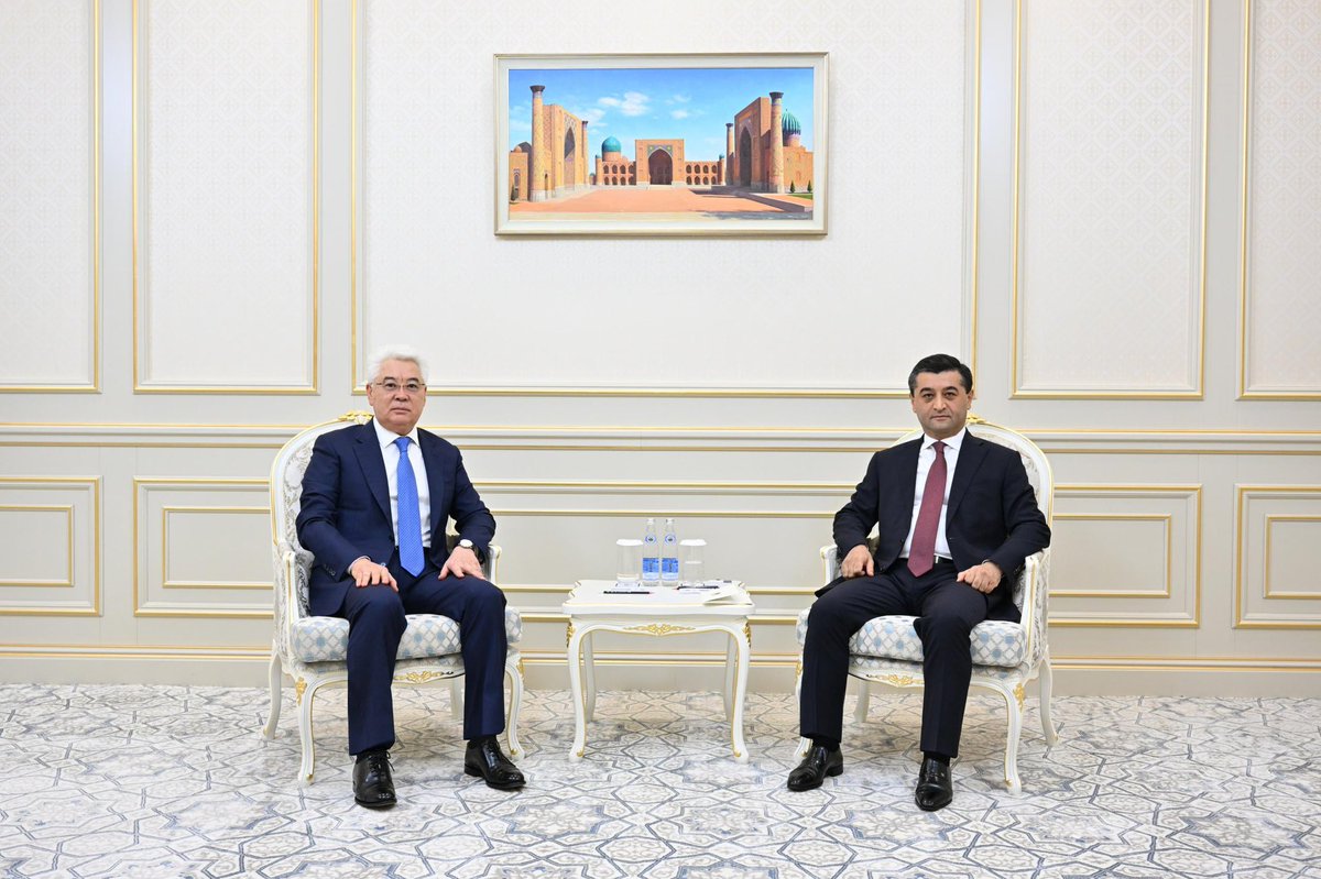 FM_Saidov's tweet photo. Received H.E. Beibut Atamkulov, Ambassador Extraordinary and Plenipotentiary of the Republic of Kazakhstan to Uzbekistan, on the occasion of the completion of his diplomatic mission in our country.

The Ambassador’s tenure in Uzbekistan coincided with an important historic period in #Uzbekistan–#Kazakhstan relations. In particular, on December 22, 2022, the Treaty on Allied Relations between our two states was signed.

Expressed our sincere gratitude to the Ambassador for his significant personal contribution to strengthening friendship, good-neighborliness and allied relations between our two brotherly countries.

It is particularly noteworthy that the diplomat’s contribution in this regard was highly recognized by President of the Republic of Uzbekistan H.E. Shavkat Mirziyoyev, who awarded him the Order of “Dustlik” (Friendship).

We will always highly value the Ambassador as a sincere friend of Uzbekistan and a distinguished professional, and wish him every success in his future endeavors.

@MFA_KZ
@uzbekmfa
***

Qozogʻiston Respublikasining Oʻzbekistondagi Favqulodda va Muxtor Elchisi Beybut Atamkulov janoblarini mamlakatimizdagi diplomatik missiyasi yakunlanayotgani munosabati bilan qabul qildik.

Elchining yurtimizdagi faoliyati Oʻzbekiston–Qozogʻiston munosabatlarida muhim tarixiy davrga toʻgʻri keldi. Xususan, 2022-yil 22-dekabrda davlatlarimiz oʻrtasida Ittifoqchilik munosabatlari toʻgʻrisidagi shartnoma imzolandi.

Ikki qardosh mamlakat oʻrtasidagi doʻstlik, yaxshi qoʻshnichilik va ittifoqchilik munosabatlarini mustahkamlashga qoʻshgan salmoqli shaxsiy hissasi uchun Elchi janoblariga samimiy minnatdorlik bildirdik.

Diplomatning bu boradagi xizmatlari Oʻzbekiston Respublikasi Prezidenti Shavkat Mirziyoyev Janobi Oliylari tomonidan yuksak baholanib, “Doʻstlik” ordeni bilan taqdirlangani alohida eʼtirofga loyiq.

Elchi janoblarini Oʻzbekistonning samimiy doʻsti va oʻz ishining yuksak professionali sifatida qadrlab qolamiz va kelgusi faoliyatida yangi muvaffaqiyatlar tilaymiz.
