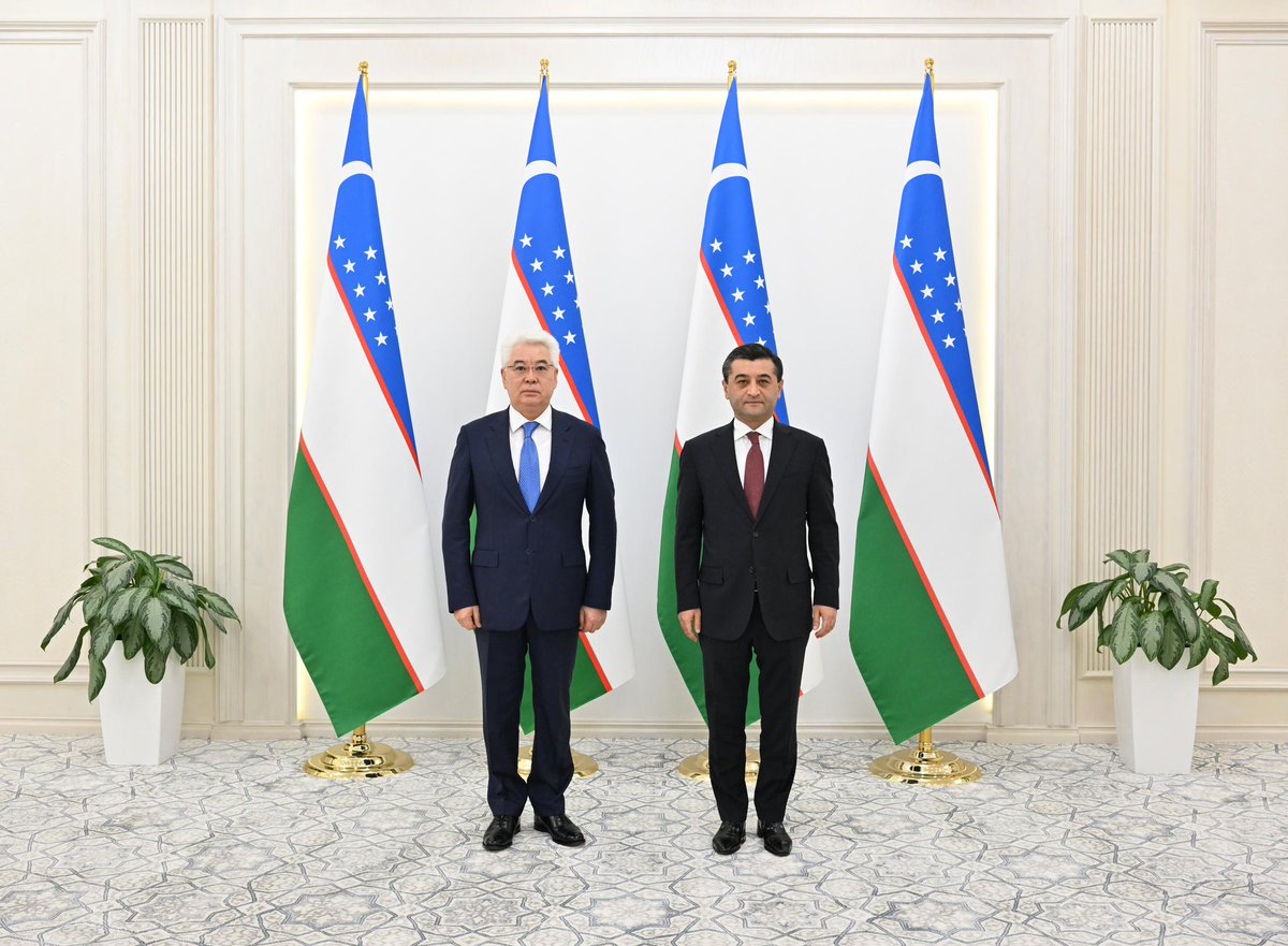 FM_Saidov's tweet photo. Received H.E. Beibut Atamkulov, Ambassador Extraordinary and Plenipotentiary of the Republic of Kazakhstan to Uzbekistan, on the occasion of the completion of his diplomatic mission in our country.

The Ambassador’s tenure in Uzbekistan coincided with an important historic period in #Uzbekistan–#Kazakhstan relations. In particular, on December 22, 2022, the Treaty on Allied Relations between our two states was signed.

Expressed our sincere gratitude to the Ambassador for his significant personal contribution to strengthening friendship, good-neighborliness and allied relations between our two brotherly countries.

It is particularly noteworthy that the diplomat’s contribution in this regard was highly recognized by President of the Republic of Uzbekistan H.E. Shavkat Mirziyoyev, who awarded him the Order of “Dustlik” (Friendship).

We will always highly value the Ambassador as a sincere friend of Uzbekistan and a distinguished professional, and wish him every success in his future endeavors.

@MFA_KZ
@uzbekmfa
***

Qozogʻiston Respublikasining Oʻzbekistondagi Favqulodda va Muxtor Elchisi Beybut Atamkulov janoblarini mamlakatimizdagi diplomatik missiyasi yakunlanayotgani munosabati bilan qabul qildik.

Elchining yurtimizdagi faoliyati Oʻzbekiston–Qozogʻiston munosabatlarida muhim tarixiy davrga toʻgʻri keldi. Xususan, 2022-yil 22-dekabrda davlatlarimiz oʻrtasida Ittifoqchilik munosabatlari toʻgʻrisidagi shartnoma imzolandi.

Ikki qardosh mamlakat oʻrtasidagi doʻstlik, yaxshi qoʻshnichilik va ittifoqchilik munosabatlarini mustahkamlashga qoʻshgan salmoqli shaxsiy hissasi uchun Elchi janoblariga samimiy minnatdorlik bildirdik.

Diplomatning bu boradagi xizmatlari Oʻzbekiston Respublikasi Prezidenti Shavkat Mirziyoyev Janobi Oliylari tomonidan yuksak baholanib, “Doʻstlik” ordeni bilan taqdirlangani alohida eʼtirofga loyiq.

Elchi janoblarini Oʻzbekistonning samimiy doʻsti va oʻz ishining yuksak professionali sifatida qadrlab qolamiz va kelgusi faoliyatida yangi muvaffaqiyatlar tilaymiz.