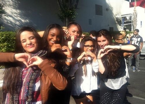 GomesBah_'s tweet photo. Feliz 7/27 pra quem comemora 🩷
14 anos acompanhando a trajetória dessas 5 meninas, lembro como se fosse ontem, eu com meus 10 anos de idade sentada no sofá assistindo x factor pq Demi Lovato era jurada e aí me apaixonei por 1432, lylas, fifth harmony https://t.co/XVQS5OGjpf