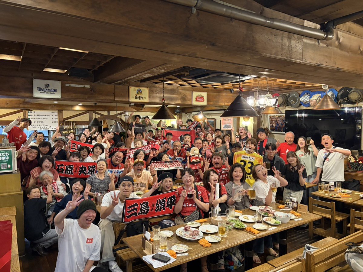 yubibueoyaji's tweet photo. 昨日は『ロアサポキックオフ交流会2026』に多数ご参加いただきありがとうございました！ずっとバタバタしててほぼ写真撮れてない😣画質いい写真残したくて前日別のカメラアプリ入れたけどめっちゃブレブレw
佐藤優也cap･石原央羅選手･飯干明良選手にも顔出してもらい今季の意気込みも聞け良かった！ https://t.co/U0gXMFaZVW