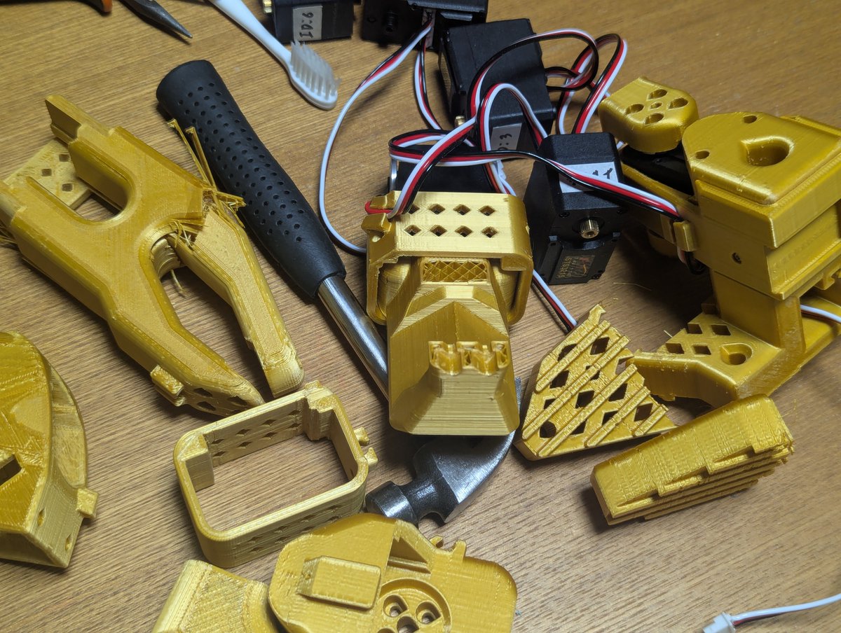 Revetronique's tweet photo. SO101の3Dプリンタが絶対はまらない。もう破壊衝動ですねゴミだ https://t.co/BlW5CcRwuI