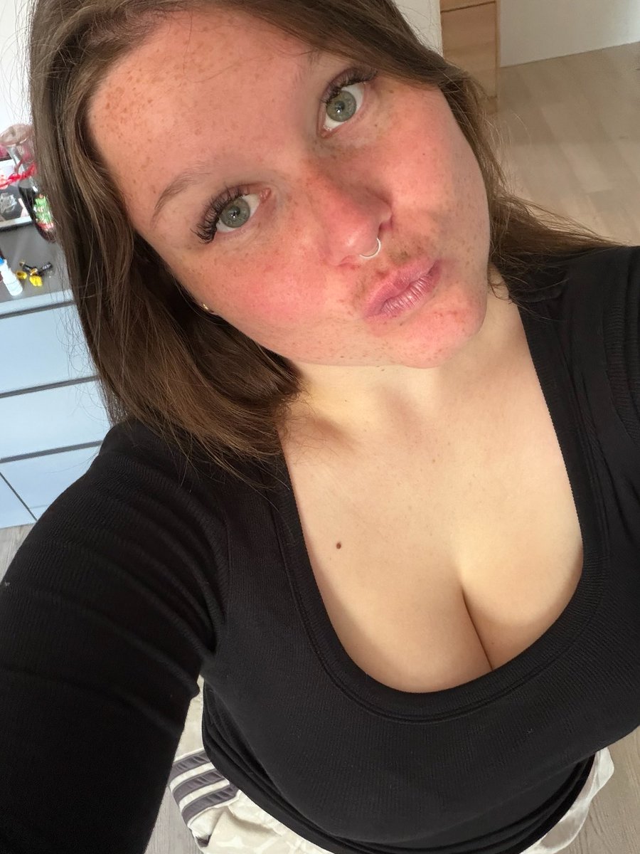 MaddyxPretty's tweet photo. Do men actually find chubby girls attractive? 👀 https://t.co/WxAuq5EyCP