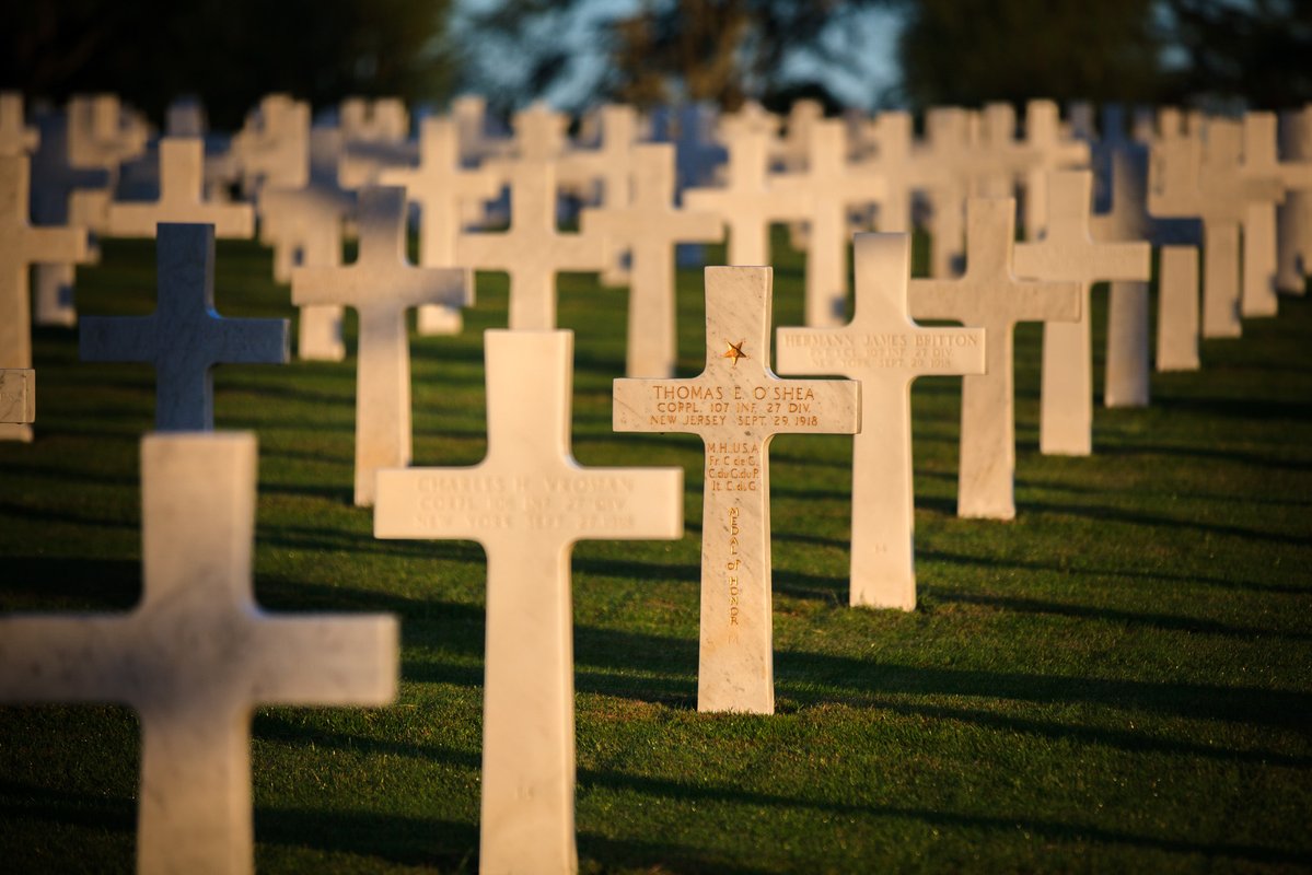 usabmc's tweet photo. 📍 Final stop: Somme American Cemetery
The cemetery holds the graves of nearly 1,900 Americans. The names of more than 300 are engraved on the Walls of the Missing within the chapel.

🇺🇸 Explore the cemetery in 360: https://t.co/w6My0Bybjp https://t.co/CBT269S7Td