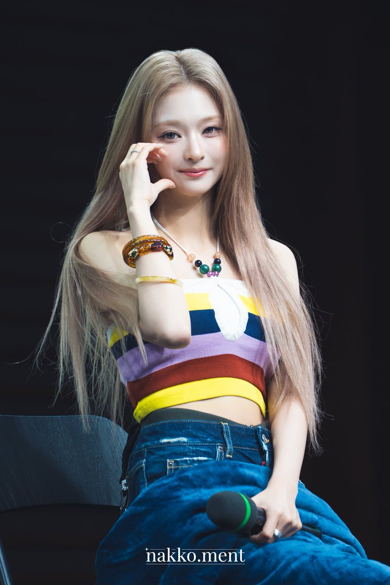 nakkoment's tweet photo. 💛
260725 미니팬미팅 나경
#fromis_9 #프로미스나인 #이나경 #LEENAGYUNG https://t.co/K9xIy039wL