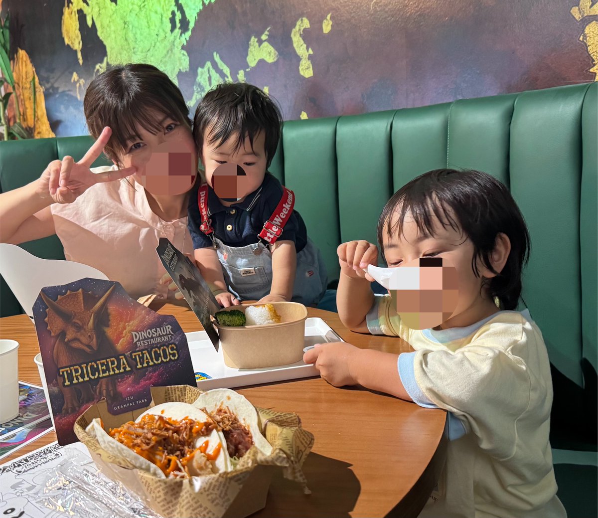 basya_yoda's tweet photo. 伊東・沼津旅行 その①

土日は友達家族3家族で旅行！

伊豆ぐらんぱる公園の
ダイナソーレストラン🦕

恐竜だらけのレストランでした🍽️ https://t.co/g6HTOihQHk