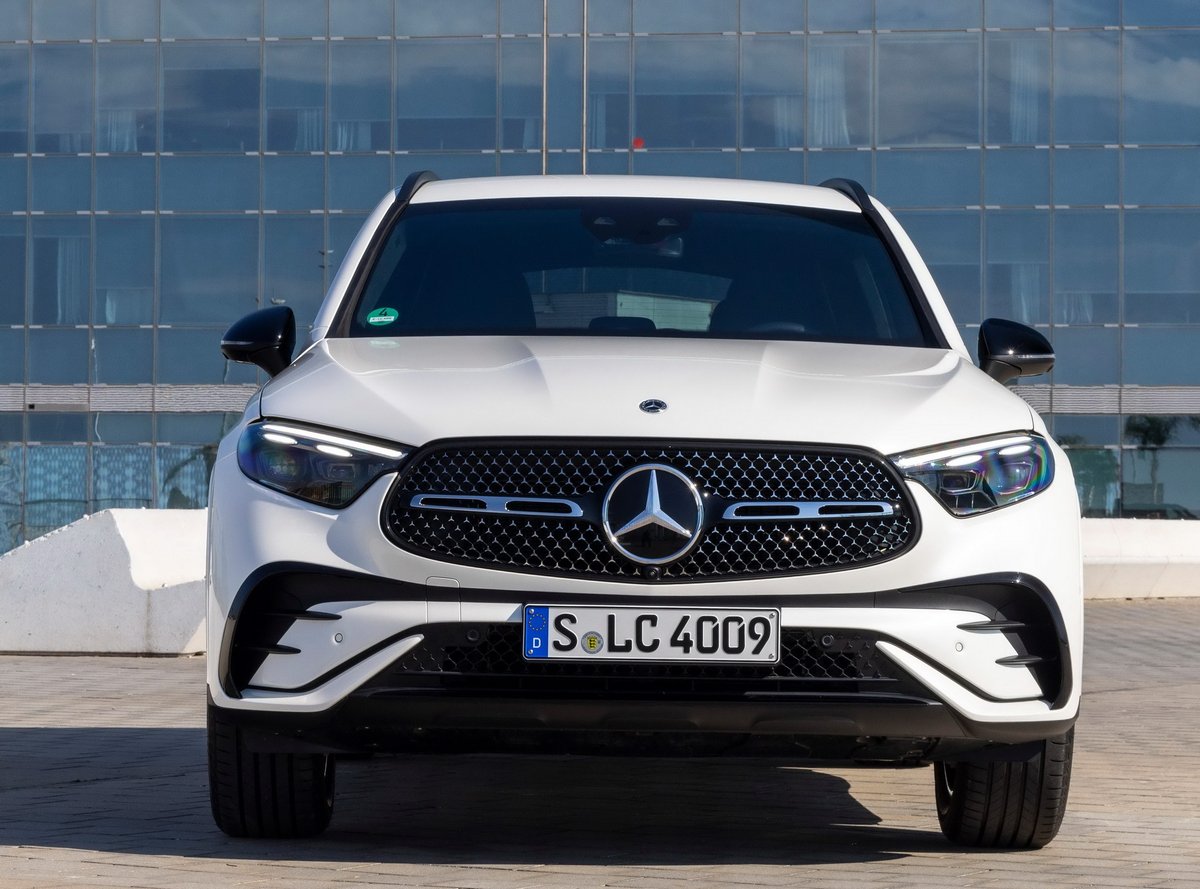 4koleca's tweet photo. Mercedes-Benz GLC 200 (2025) — ідеальний баланс преміального комфорту, сучасних технологій та ефективності! 🌟 Повний огляд комплектацій, характеристик та особливостей моделі

Читайте тут: https://t.co/KAchkge8B0

#Mercedes #GLC200 #4koleca #АвтоНовини #Кросовер https://t.co/pEzV2QzemP