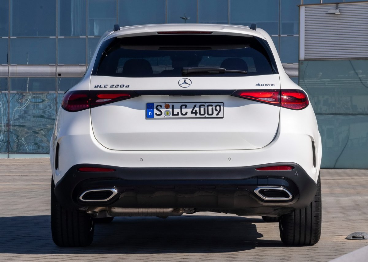 4koleca's tweet photo. Mercedes-Benz GLC 200 (2025) — ідеальний баланс преміального комфорту, сучасних технологій та ефективності! 🌟 Повний огляд комплектацій, характеристик та особливостей моделі

Читайте тут: https://t.co/KAchkge8B0

#Mercedes #GLC200 #4koleca #АвтоНовини #Кросовер https://t.co/pEzV2QzemP