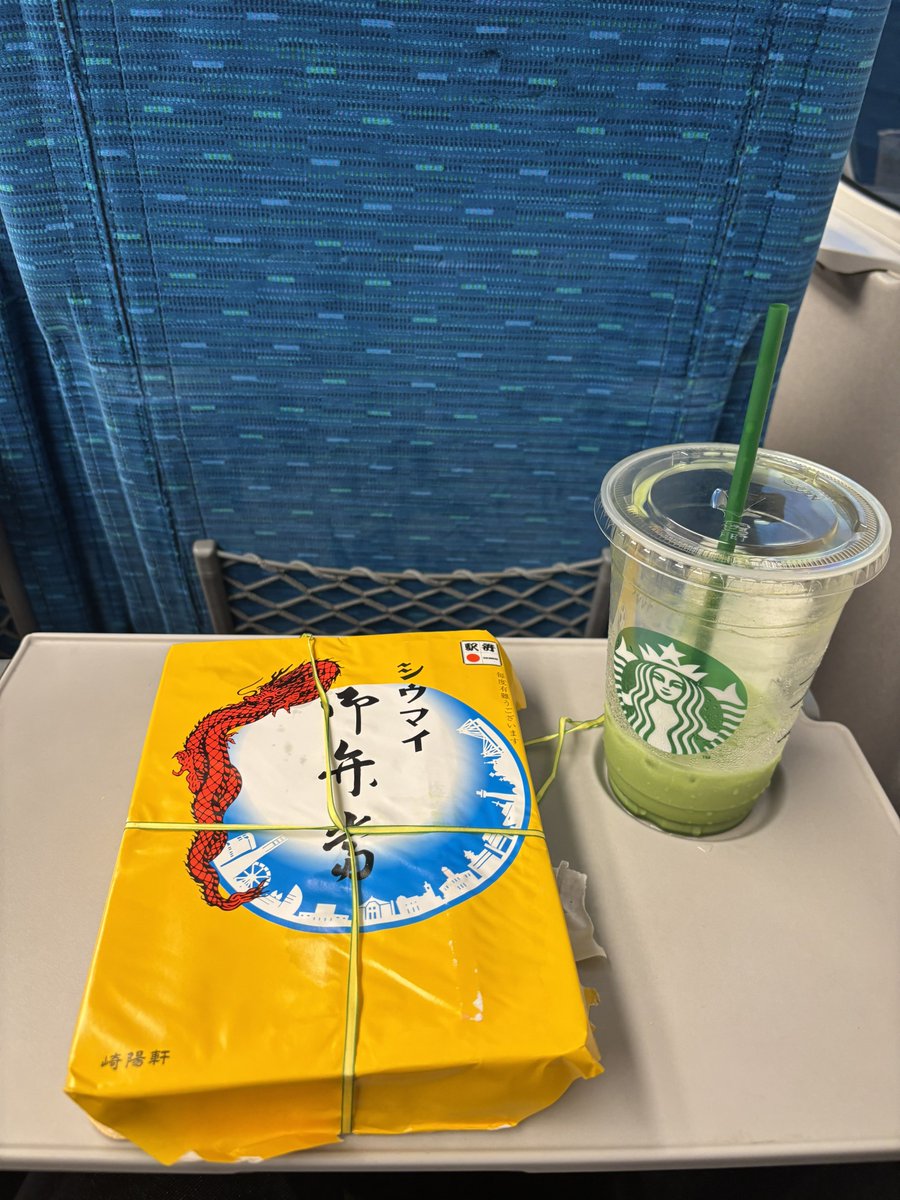 gypsy_d114's tweet photo. 横浜ありがとう👍大阪へ帰る！
毎回髭男のライブ見てから一定期間はお絵描きモチベ、というか全てのモチベを上げてくれるから頑張ってイラスト描くゾ https://t.co/vBduBh40Pd