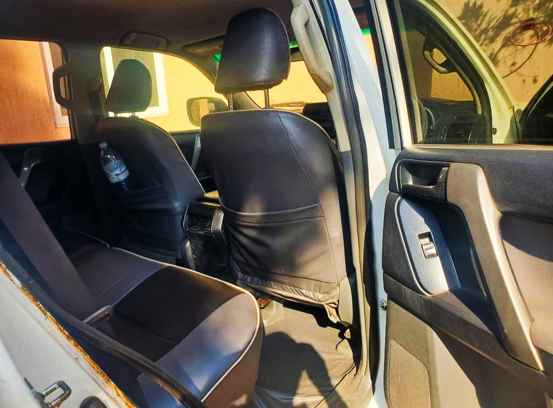 DriveNowUg's tweet photo. 🚨#QUICKSALE🚨
Why buy a LC Ronaldo yet you can own this TX 2014 edition with a diesel engine at only #Ugx49m, it's a personal car and the owner is in need of cash but keep in mind that it's a manual version.
#NOTE: Owner prefers buyers NOT brokers please. https://t.co/px0lUo1Uff