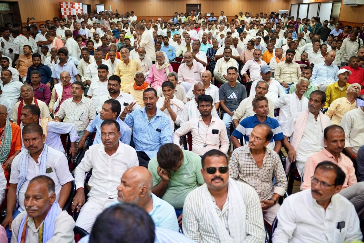 BJP4Bihar's tweet photo. भाजपा परिवार का निरंतर बढ़ रहा कारवां..

आज प्रदेश कार्यालय के अटल सभागार में माननीय प्रदेश अध्यक्ष श्री @sanjay_saraogi जी की उपस्थिति में सीतामढ़ी से पूर्व सांसद डॉ. अर्जुन राय जी, सीतामढ़ी के पूर्व लोक अभियोजक एवं पूर्व जिला सहकारिता अध्यक्ष श्री विमल शुक्ला जी, श्री साकेत सुमन जी, श्रीमती मोनी गुप्ता जी, श्री मनोज कुमार गुप्ता जी, श्री आशीष गिरी जी, श्री विकास एन. भारती जी, श्री सिकंदर कुशवाहा जी, श्री अशोक कुमार गुप्ता जी, श्रीमती लता वर्मा जी सहित अन्य सम्मानित जनप्रतिनिधियों ने भारतीय जनता पार्टी की सदस्यता ग्रहण की।

माननीय प्रधानमंत्री श्री @narendramodi जी की जनसेवा और राष्ट्र प्रथम की विचारधारा से प्रेरित होकर भारतीय जनता पार्टी की सदस्यता ग्रहण करने वाले सभी जनप्रतिनिधियों को हार्दिक बधाई एवं शुभकामनाएं।

इस अवसर पर माननीय मंत्री श्री @mishranitish जी, माननीय विधायक रत्नेश कुशवाहा जी सहित अन्य गणमान्य जन उपस्थित रहे।

#BJP4Bihar #NDA4Bihar