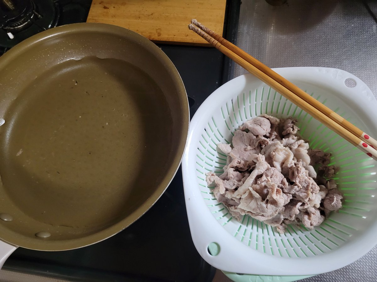 full5963's tweet photo. お肉と野菜の焼きびたし！
好きな具を焼いてめんつゆとか
お好みのツユにドボンするだけ

そしてお肉は冷しゃぶみたいに
ボイルするのもアリです
　焼く→香ばしい
　ボイル→柔らかい　的な？

本日も配信ご視聴に感謝！
ありがとうございました～ https://t.co/QWKMhPj0n3