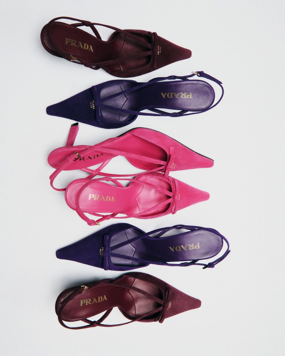 Within the Fall/Winter 2026 collection, décolletés and slingbacks