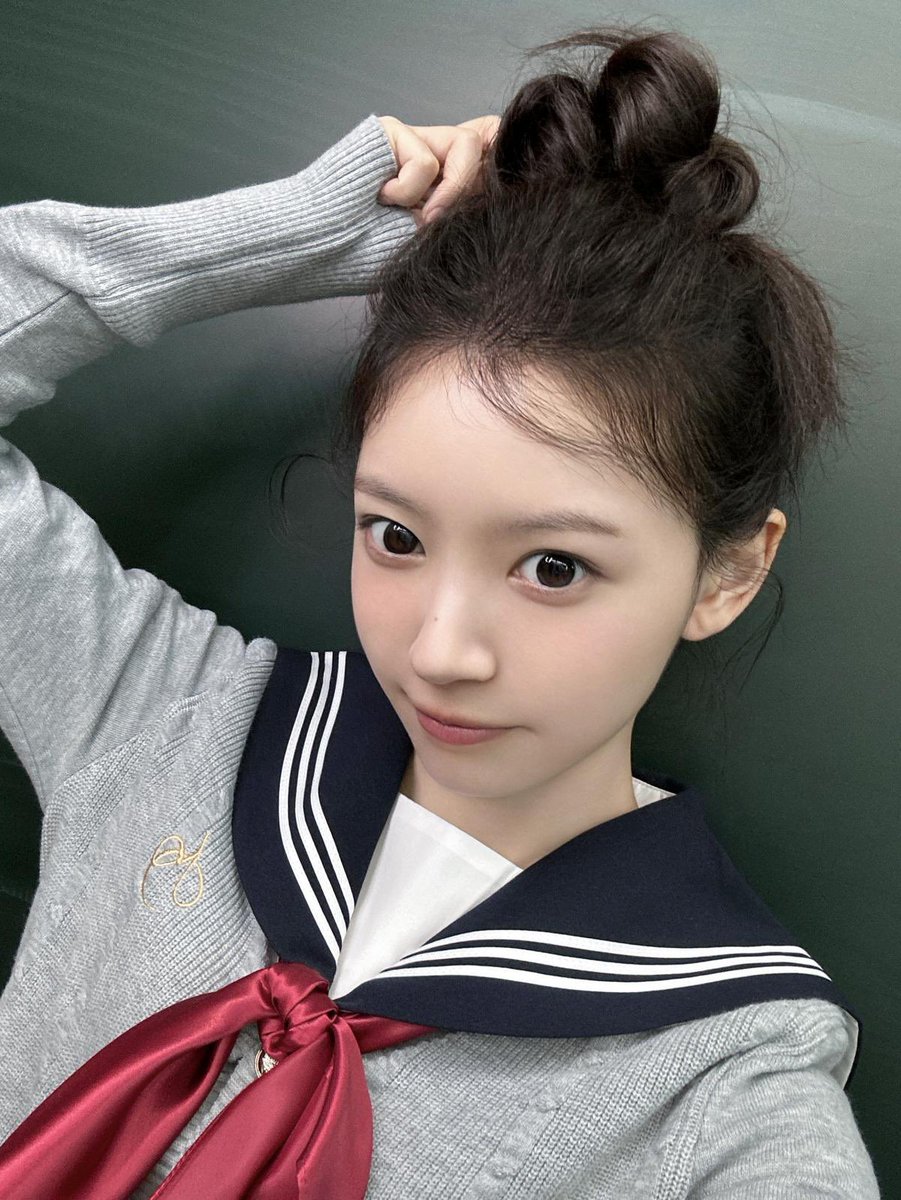 mokabuns2's tweet photo. 세라복 일녀라는 거 너무나도 큰 달란트임 https://t.co/npATxTEjSK
