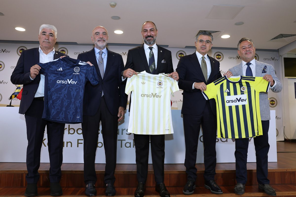 Fenerbahce's tweet photo. Kulübümüz ile @arsavev arasındaki iş birliği güçlenerek devam ediyor.

🔗 https://t.co/229EmOTIFX https://t.co/fxAqNANgiN
