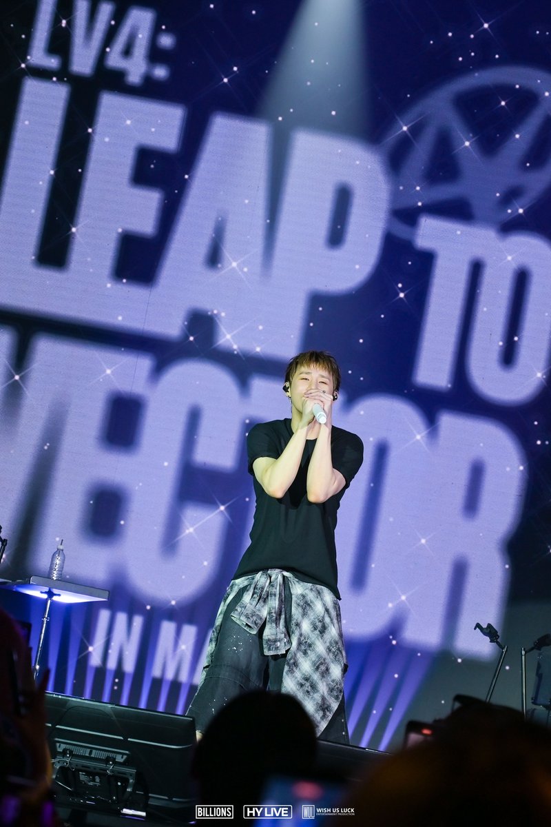wishusluckent's tweet photo. #KIMSUNGKYU #김성규
#LeaptoVector_MANILA
#BILLIONS #HYLIVE #WishUsLuckPH https://t.co/ZcRvpccXyf