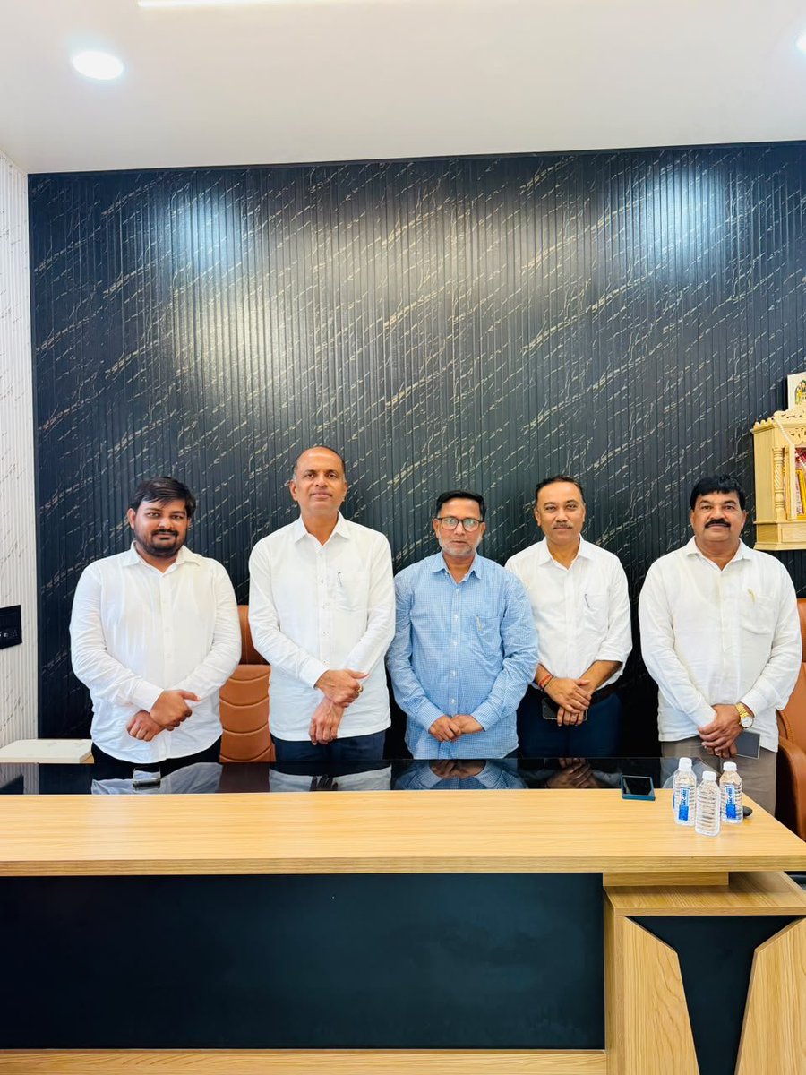 Ashishdavebjp's tweet photo. ગાંધીનગર મહાનગરમાં સમાવિષ્ટ વોર્ડ નં. 11ના ભારતીય જનતા પાર્ટી, ગાંધીનગર મહાનગરના પૂર્વ વોર્ડ પ્રમુખ શ્રી અલ્પેશભાઈ પટેલે જીની કોટેશ્વર સ્થિત કાર્યાલયે સૌજન્ય મુલાકાત કરી. https://t.co/kW87GyDOOq