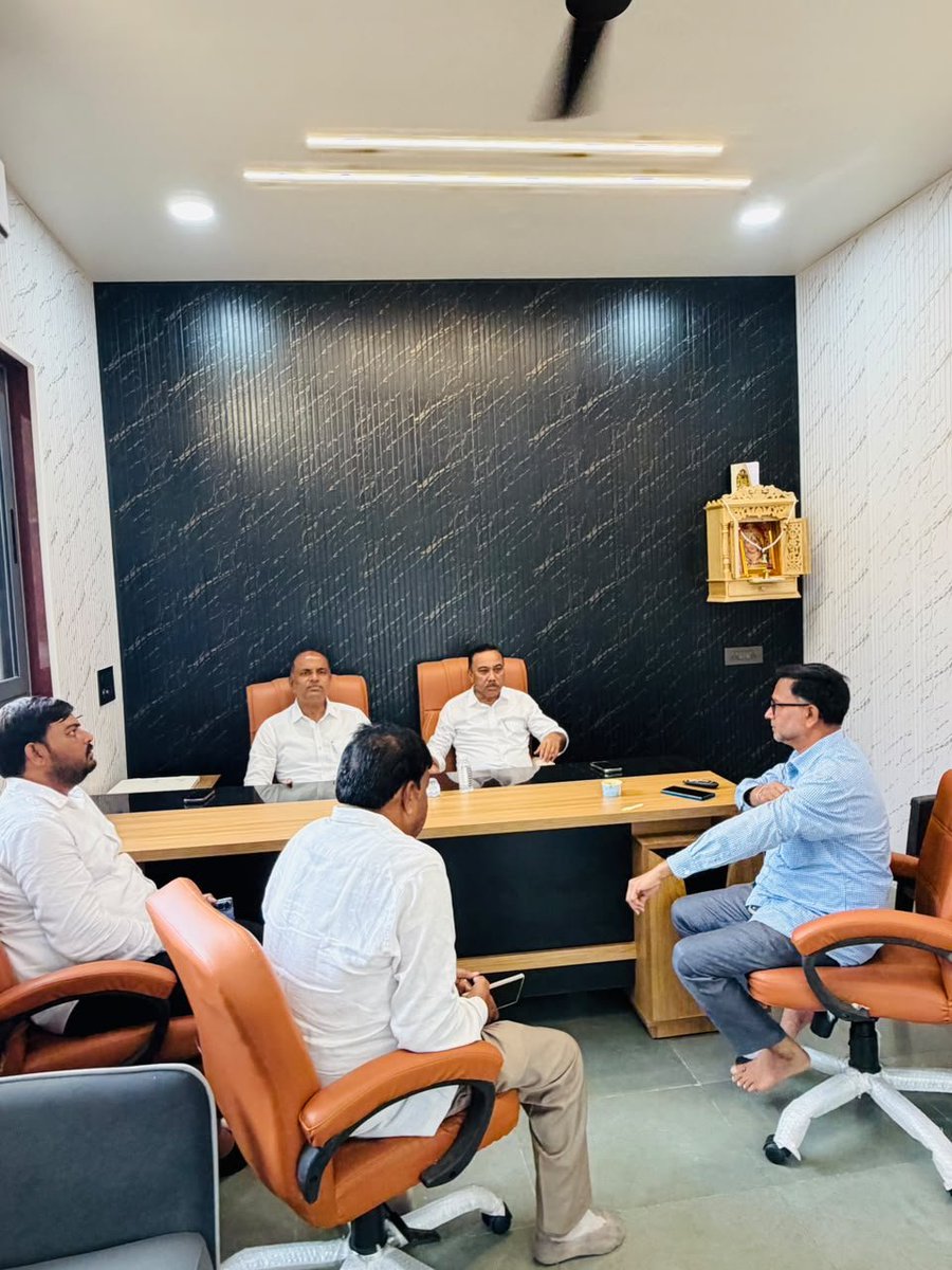 Ashishdavebjp's tweet photo. ગાંધીનગર મહાનગરમાં સમાવિષ્ટ વોર્ડ નં. 11ના ભારતીય જનતા પાર્ટી, ગાંધીનગર મહાનગરના પૂર્વ વોર્ડ પ્રમુખ શ્રી અલ્પેશભાઈ પટેલે જીની કોટેશ્વર સ્થિત કાર્યાલયે સૌજન્ય મુલાકાત કરી. https://t.co/kW87GyDOOq