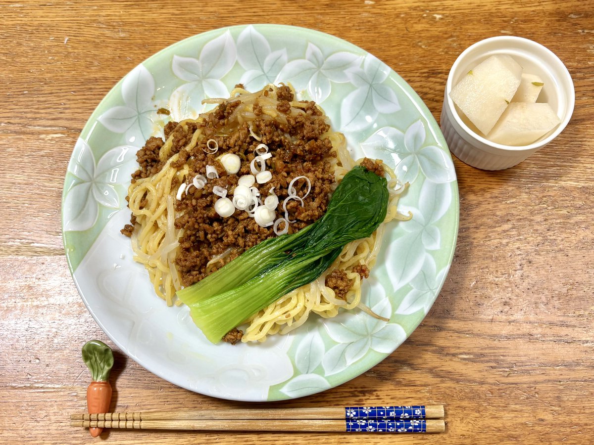 hirobirohirota's tweet photo. 晩ご飯：汁なし担々麺 https://t.co/tWbjLuC2LR