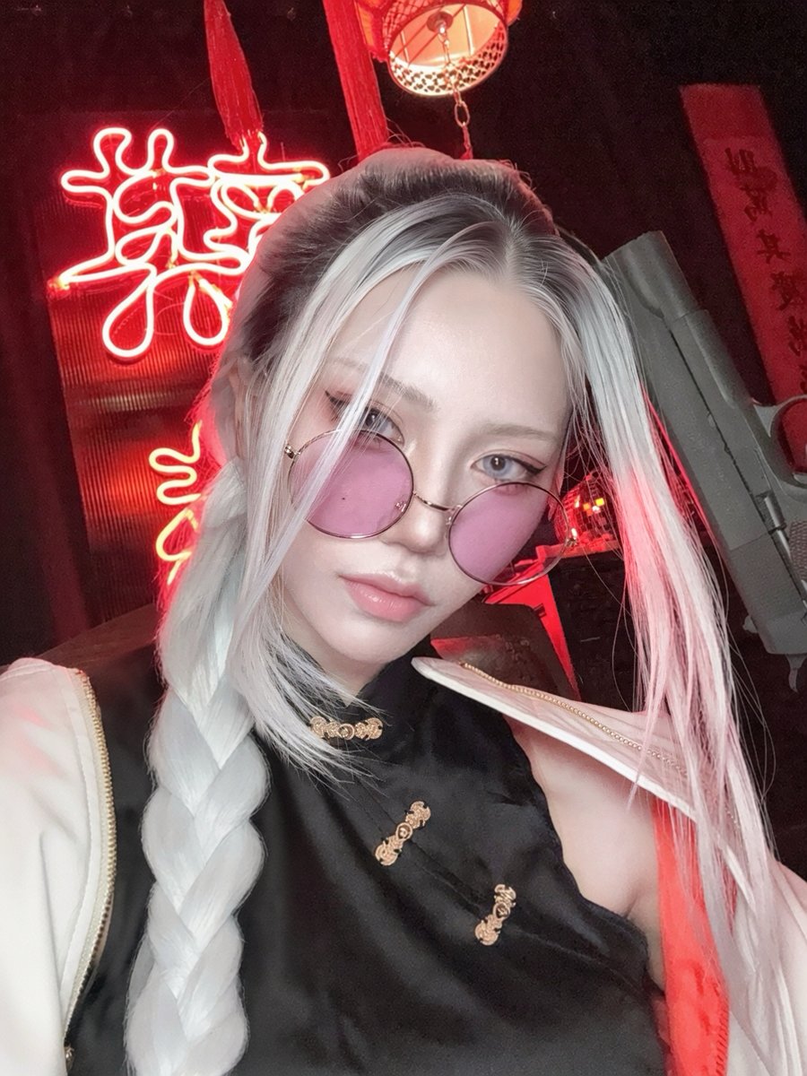 BBButter0305's tweet photo. cos.極楽街 つよつよおねいさん https://t.co/0dQeQGKdas